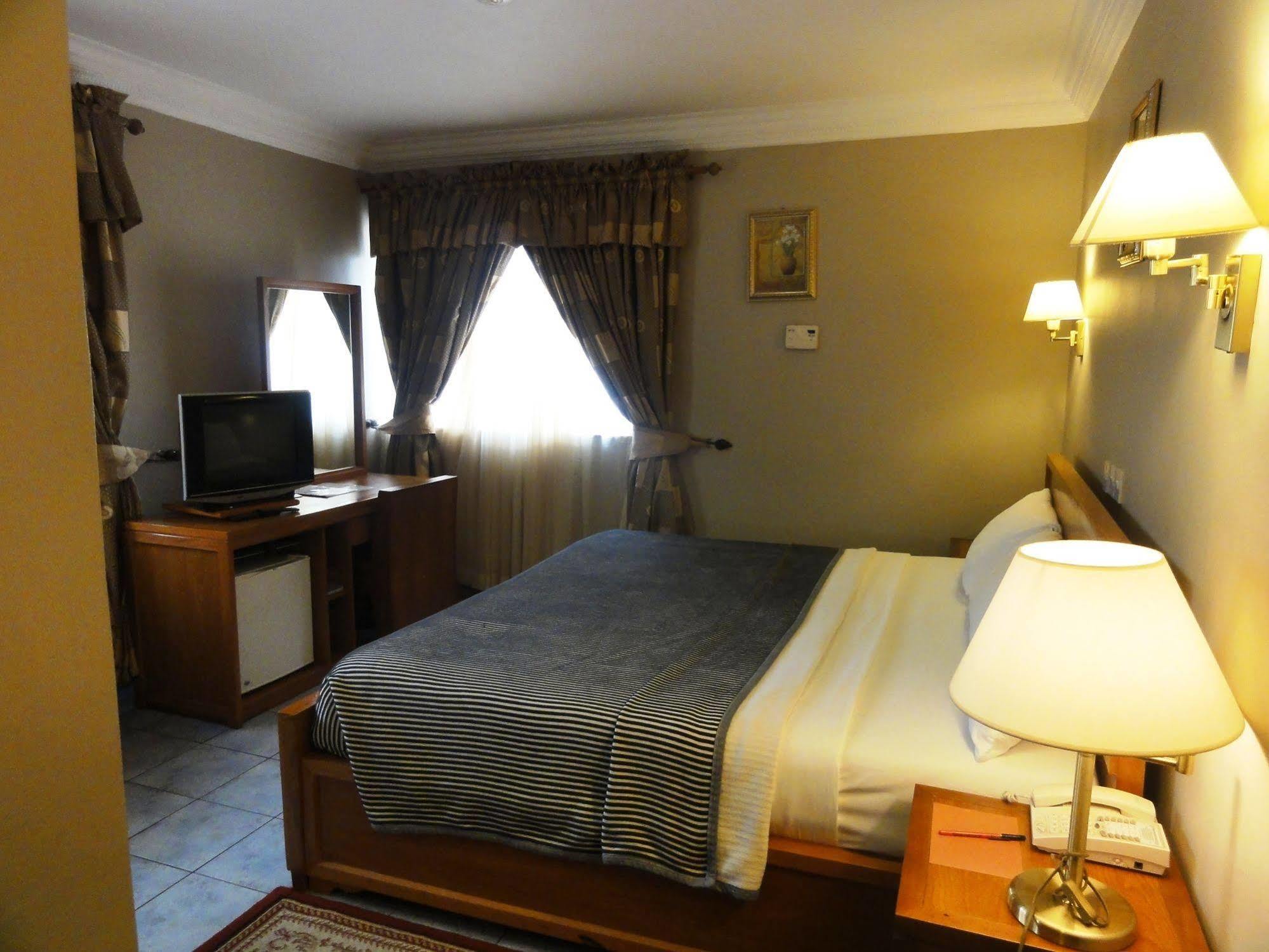 Welcome Centre Hotels Lagos Exterior photo